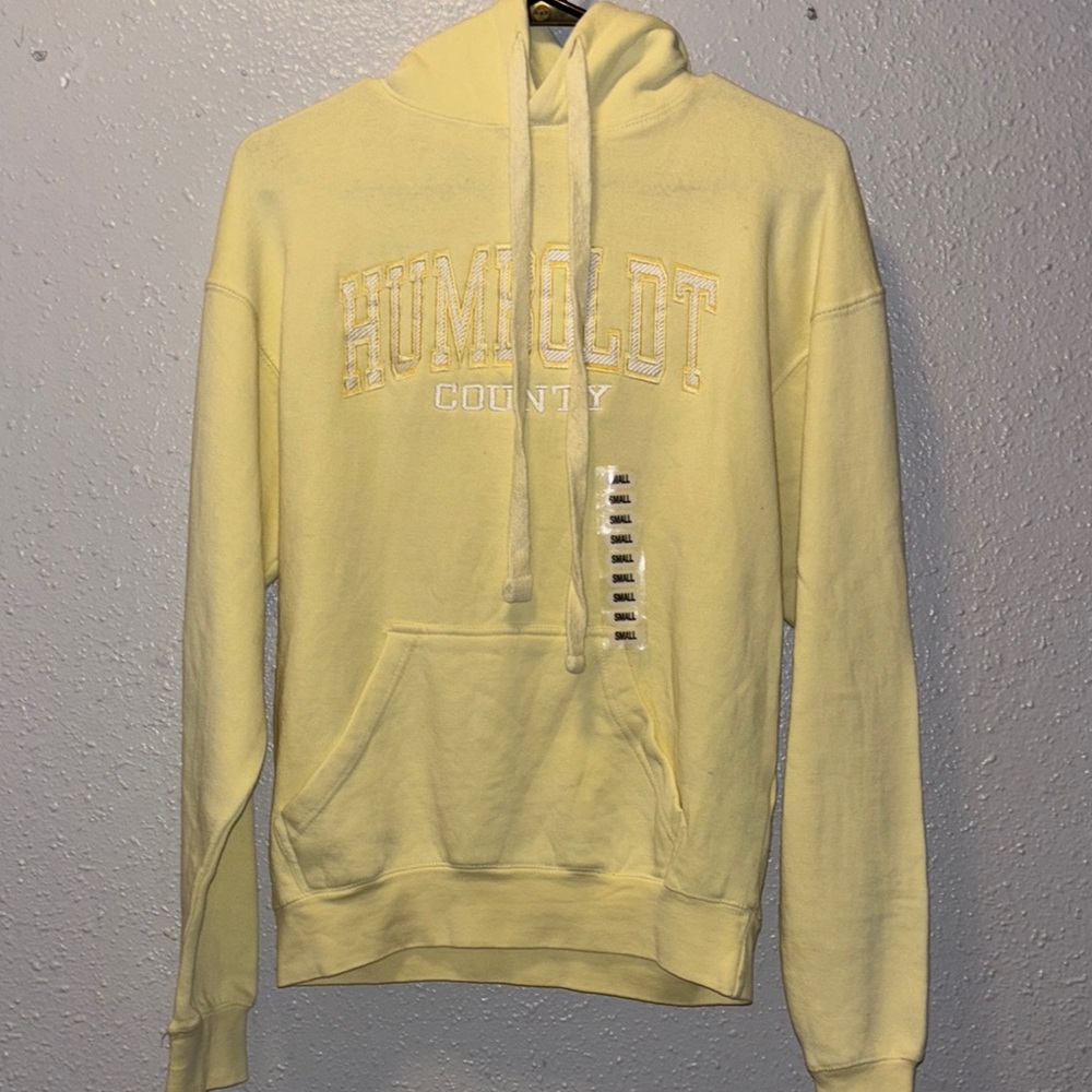 Soft Yellow Sweater with Ribbed Cuffs and Tone-on-Tone Design